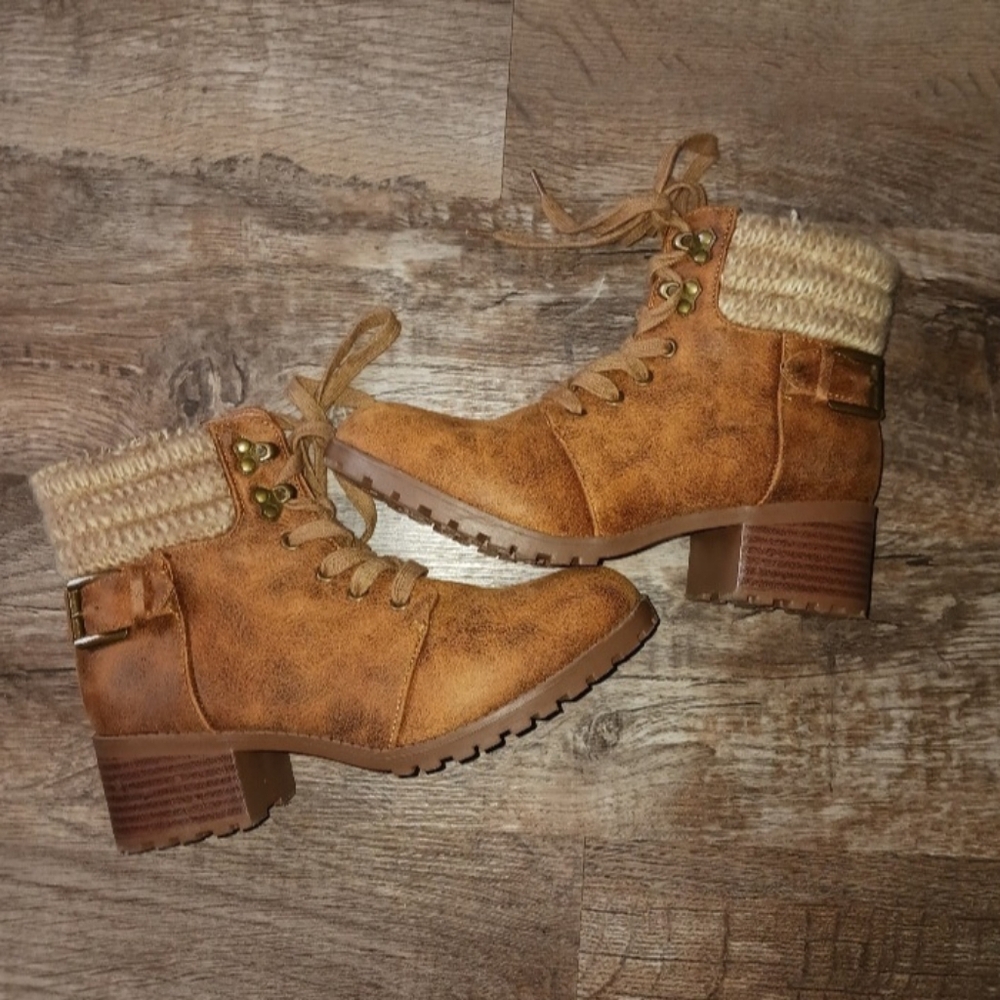 Nwot Evsie Boots